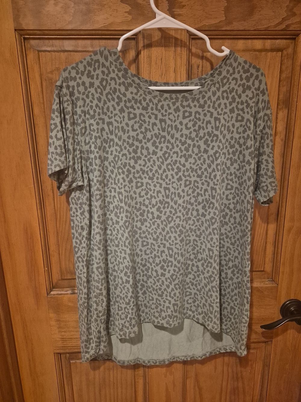 American Eagle Outfitters Sage Leopard Print Short Sleeve Tee